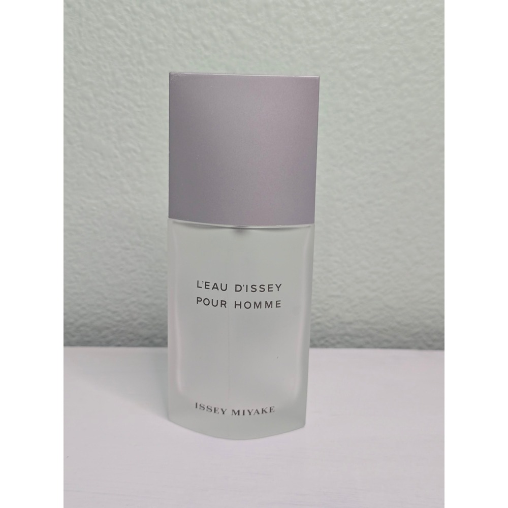 Issey Miyake Eau De Toilette 75 ML 2.5 FL OZ Empty Collectors Display Bottle